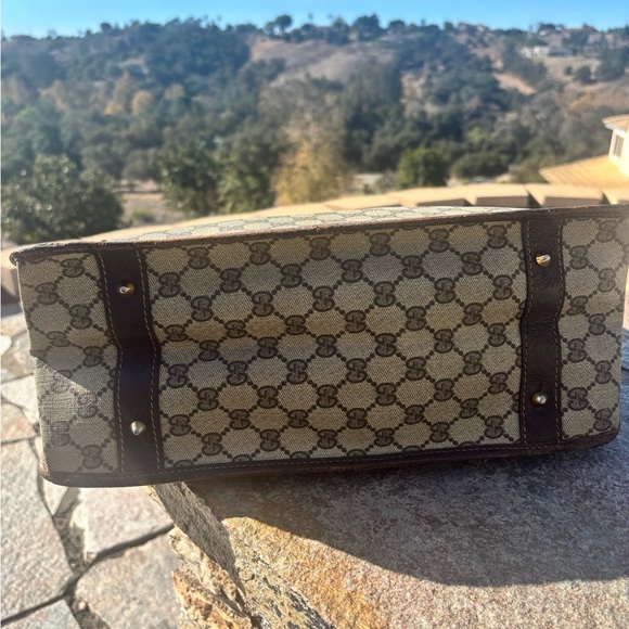 Rare Vintage Gucci monogram travel tote- EVC

“One of one. Will not relist.” - Picture 12 of 17